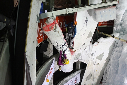Ice Climbing World Cup 2014 - Angelika Rainer and Park HeeYong win in Saas Fee