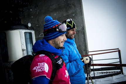 Freeride - Carefully consider the prevailing weather conditions is a fundamental part of freeriding, as Nicolas Hale Woods and Julien Lopez do at Courmayeur