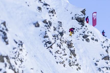 Freeride - Con gli sci talvolta si può davvero volare, lo dimostra il giovane francese Loïc Collomb-Patton vincitore delle prime due tappe del FWT 2014, qui in azione nella run vincente a Courmayeur