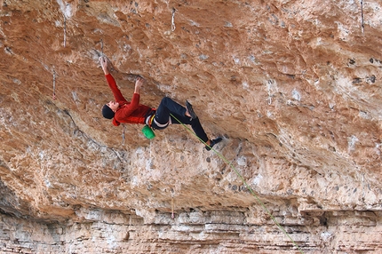 Stefano Carnati - Stefano Carnati climbing Sogni di gloria 8b+ a Erto