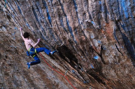 Adam Ondra - Adam Ondra su First Round First Minute 9b, Margalef, Spagna