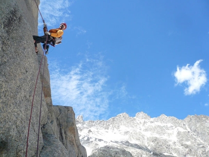 Le demon du Midì - P.ta Grassi, Mont Blanc - Abseiling down the route