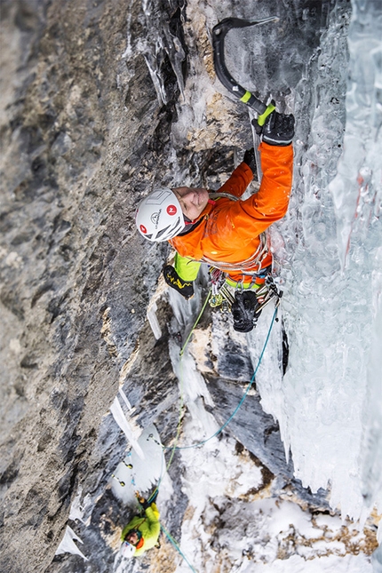 Zweite Geige, Vallunga, Dolomite - Albert Leichtfried during the first ascent of Zweite Geige (WI7/M7, 140m) in Vallunga, Dolomites.