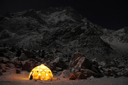 Nanga Parbat in winter, the Simone Moro and David Göttler attempt video