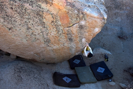 Bishop bouldering, USA - Bouldering at Bishop, USA: Fly boy's arête, Buttermilks