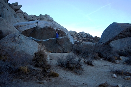 Bishop boulder, USA - Boulder at Bishop, USA: Iron Fly, Buttermilks