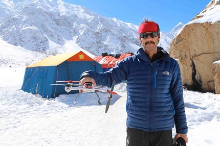 Nanga Parbat in winter - Emilio Previtali at Nanga Parbat Base Camp: a small problem with the drone