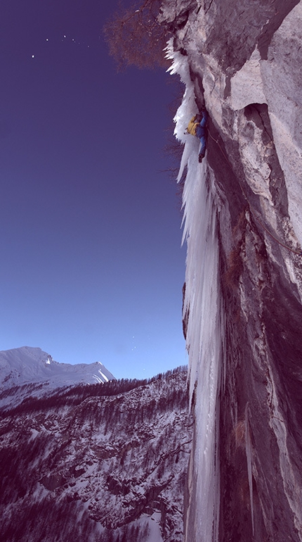 Eisarena Umbaltal, Austria - Eisarena Umbaltal: Peter Ortner climbing Rockmaster, M8+