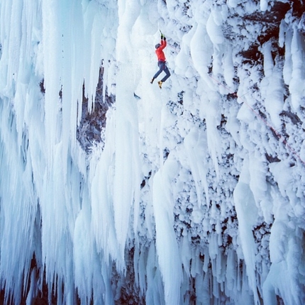 Helmcken Falls, Canada - Tim Emmett durante l'apertura di Clash of Titans WI10+, Helmcken Falls, Canada