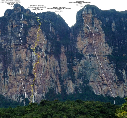 Akopan Tepui, Venezuela - Da sinistra a destra:  Pizza, Chocolate y Cerveza (Anne Arran, John Arran, Alfredo Rangél 2003), Escalador Selavatico (Luca Giupponi, Rolado Larcher, Maurizio Oviglia 2014), Gravity Inversion (Luis Cisneros, Eric Deschamps, Blake McCord, Joel Unema, 2014) Fegefeuer (Kurt Albert, Ivan Calderón, Klaus Fengler, Stefan Glowacz, Holger Heuber, Tilo Marschke, Jochen Schmoll, 2006)