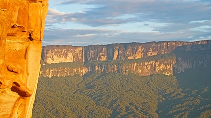 Akopan Tepui, Venezuela - Escalador Selvatico: paradise, to the left