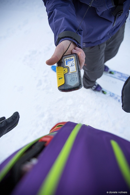 Avalanche education - Official photographer Daniele Molineris - he too must be immortalised at least once - while taking a photo of his transceiver.