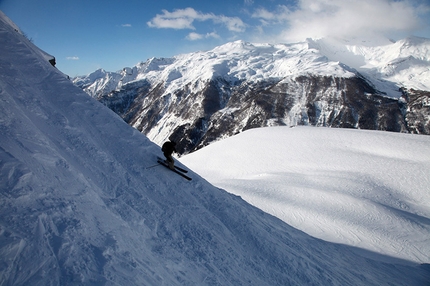 Avalanche education - The limitless white Madesimo panorama