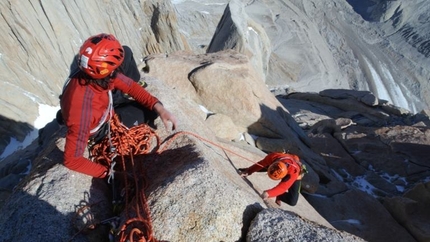 Californiana Sit Start, Patagonia - Matteo della Bordella e Luca Schiera sul concatenamento dell' Aguja de la Silla con il Cerro Fitz Roy in Patagonia.