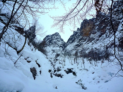 Cima di Dass, Valsassina - Via Forrest G.A.M.P. (Tito Arosio, Francesco Milani Capialbi, Michele Tapparello 15/02/2014): anfiteatro