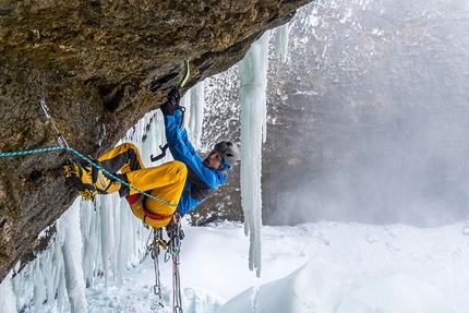 Helmcken Falls, Canada - Tim Emmett sul quarto tiro di Overhead Hazard