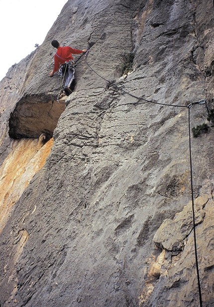 Marco Bernardi, Sardegna - Simone Sarti durante la prima ripetizione di Sintomi Primordiali, nel 2000.