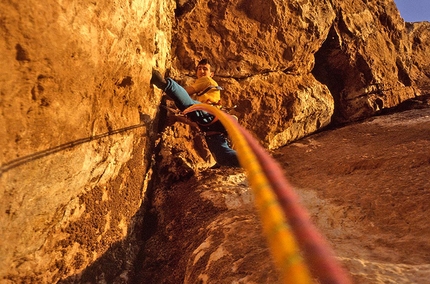 Marco Bernardi, Sardegna - Maurizio Oviglia durante la prima ripetizione di Pan di Sale, gennaio 1985.