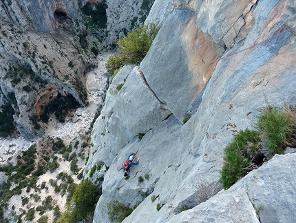 Marco Bernardi, Sardegna - Sulla via del Pilastro Comino, nelle Gole di Gorroppu.