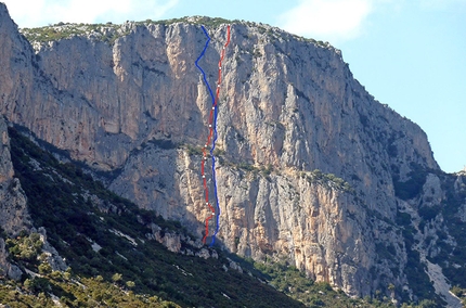 Marco Bernardi, Sardegna - Monte Ginnircu, la via Sintomi Primordiali (blu) con la via moderna Spleen (rosso).