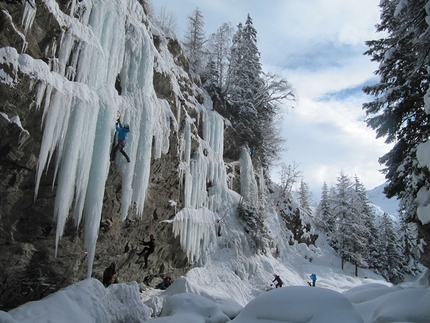 Scuola Gervasutti, CAI Torino - La Scuola Gervasutti ed il primo corso di Dry-Tooling: allievi in azione a Moline Cogne