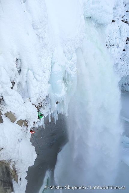 Helmcken Falls, Canada - Tim Emmett & Klemen Premrl su Overhead Hazard