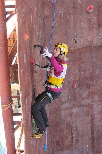 Maxim Tomilov e Maria Tolokonina vincono la Ice Climbing World Cup 2014