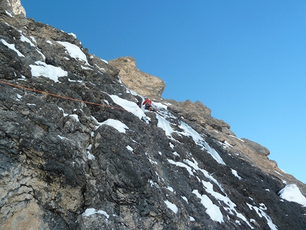 Edle Mischung, Sella, Dolomiti - Philipp Angelo e Simon Gietl durante la prima salita di Edle Mischung (M7 WI6  60°, 340m), Ciampanil del Mufreit, Sella, Dolomiti.