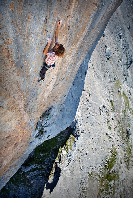 Bernardo Gimenez - Nicolas Favresse sulla via Orbayu, Naranjo de Bulnes, Picos de Europa, Spagna.