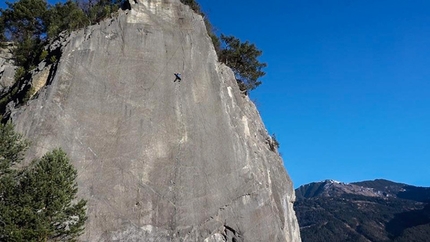 Barbara Zangerl - Barbara Zangerl climbing Prinzip Hoffnung, Bürser Platte, Austria.