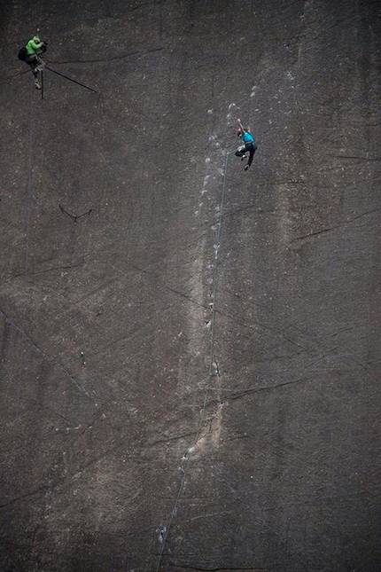 Barbara Zangerl - Barbara Zangerl volando da Prinzip Hoffnung, Bürser Platte, Austria.