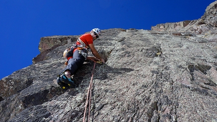 Via Follie Belliche, Cima Ceremana, Lagorai, Dolomiti - Rolando Larcher sul 6° tiro