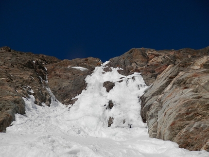 Banana Sprint, Grandes Murailles - Roberto Ferraris and François Cazzanelli during the first ascent of Banana Sprint, SE Face of Grandes Murailles