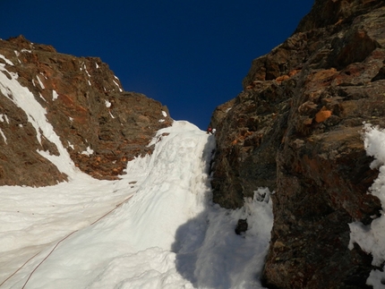 Banana Sprint, Grandes Murailles - Roberto Ferraris and François Cazzanelli during the first ascent of Banana Sprint, SE Face of Grandes Murailles