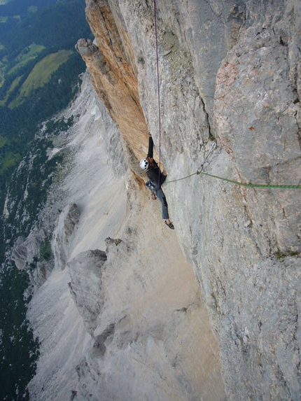 La Perla preziosa - Sass dla Crusc (Dolomiti, Val Badia) - Nicola Sartori sul sesto tiro