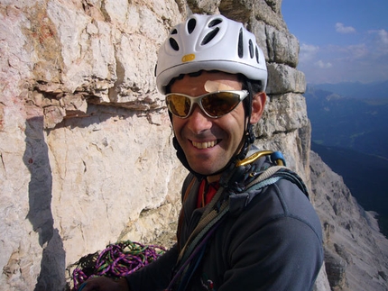 La Perla preziosa - Sass dla Crusc ( Val Badia, Dolomites) - Nicola Sartori on the 8th pitch