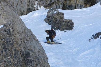 Oronaye parete nord - Mattia Salvi in discesa nella strettoia
