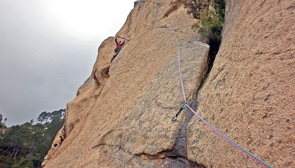 Punta a Biciartula, Bavella, Corsica - Célébration du Lézard, Maurizio Oviglia sul tiro di 7a.