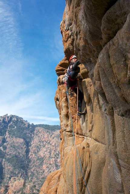 Corsica - Le non-sens et la joie (Arnaud Petit, Jeff Arnoldi) Cascioni parete ovest, Corsica