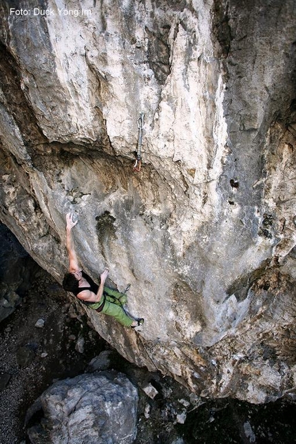 Matthias Schmidl repeats Warbeast 8c+ ar Nago, Arco