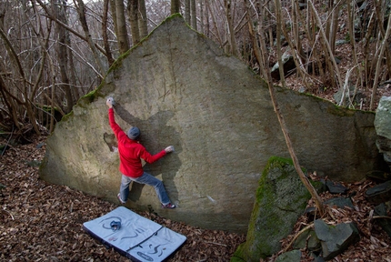 Varazze boulder - Marco Bagnasco su Loscuro signore