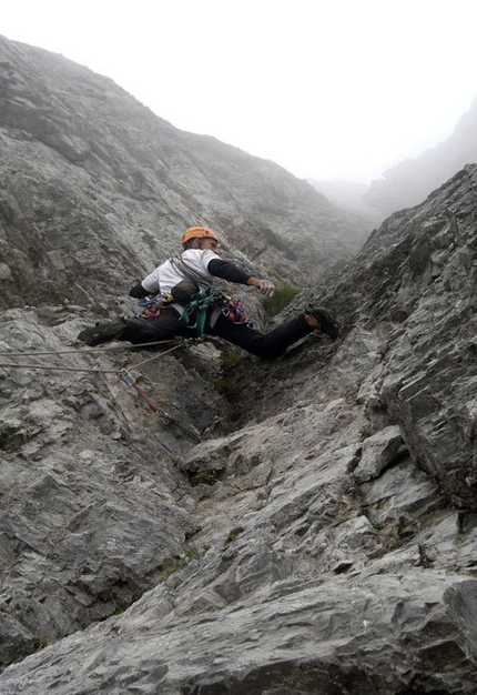 Burel (Schiara, Dolomiti) - Beppe Ballico sul 20° tiro della Miotto-Bee alla sud-ovest del Burel