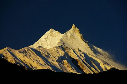 Vetta del Manaslu per Nives Meroi, Romano Benet e Luca Vuerich