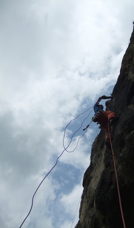 Val d'Adige - Andrea Simonini - Andrea Simonini in apertura su Muchas Gracias