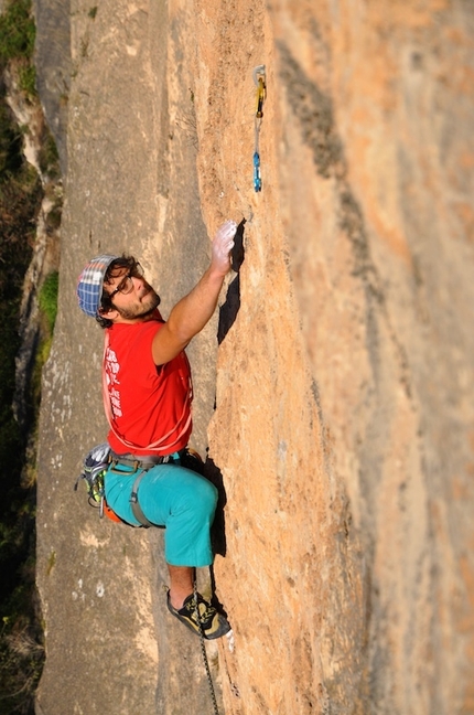 Val d'Adige - Andrea Simonini - Giacomo Duzzi sul primo tiro di Muchas Gracias 7b