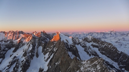 Grandes Jorasses, Mont Blanc - Rolling Stones, Grandes Jorasses: first free ascent Luka Lindič & Luka Krajnc 12-15/03/2014