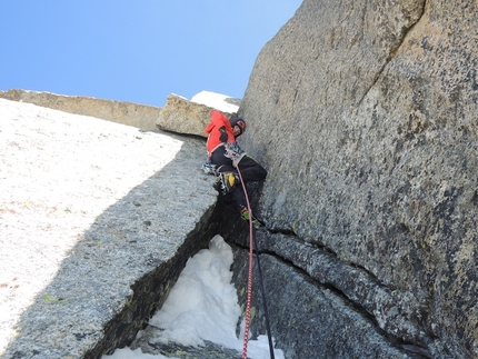 Aiguille du Plan, Mont Blanc, Jeff Mercier & Corrado Pesce - Corrado Pesce on pitch 4 of the corner climbed by Chris Bonington - Rafael Tejada-Flores route, West Face Aiguille du Plan