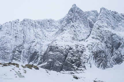 Ines Papert - La parete nord di Roaldan in Norvegia dove Ines Papert e Rudi Hauser hanno aperto Eagles Paradise (8/IIIV WI5 500m)