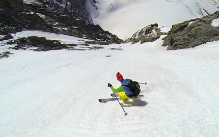 Cervino, Zmuttgrat, Couloir Ovest - Couloir Ovest, Cresta Zmutt: la discesa del Couloir Ovest di Julien Herry, Francesco Civra Dano e Davide Capozzi il 17/04/2014