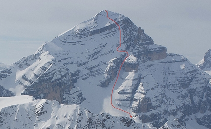 Tofana di Dentro, Dolomiti - La linea della probabile prima discesa della parete NNO della Tofana di Dentro scelta da Francesco Tremolada, Andrea Oberbacher, Enrico Baccanti e Norbert Frenademez.